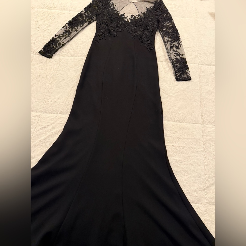 Monique Lhuillier Black Long-Sleeve Lace-Applique Evening Gown